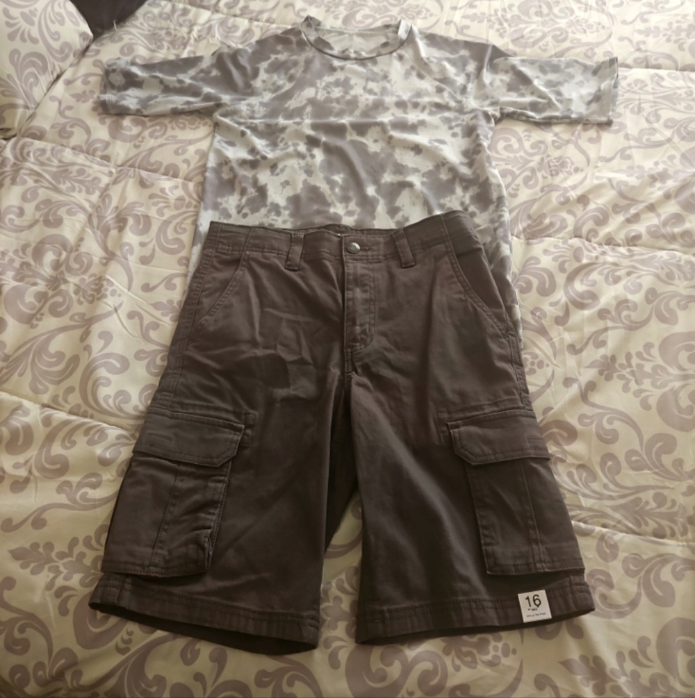 Sonoma Cargo Shorts NWT Gray Size 16R W Camo Color Gray White Top XLY